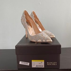 Badgley Mischka Size 5.5 Rouge Ivory Satin Embellished Pump